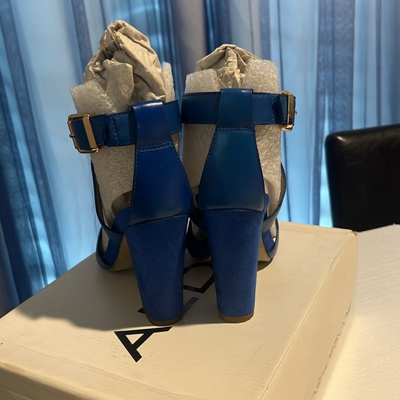 ALDO Blue heels size 8 - Picture 3 of 4
